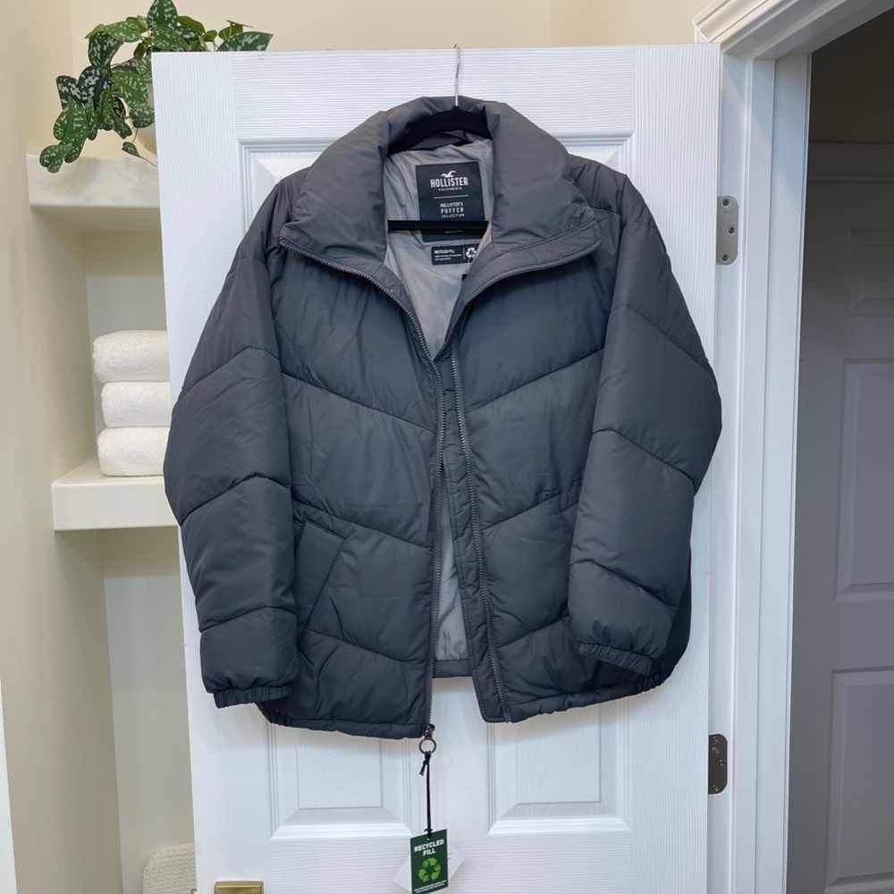 Hollister Grey Puffer Coat Size M NWT